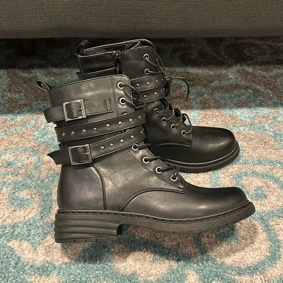 Wanted Shoes - NWOT Women’s size 8 Wanted Dynamic black boots